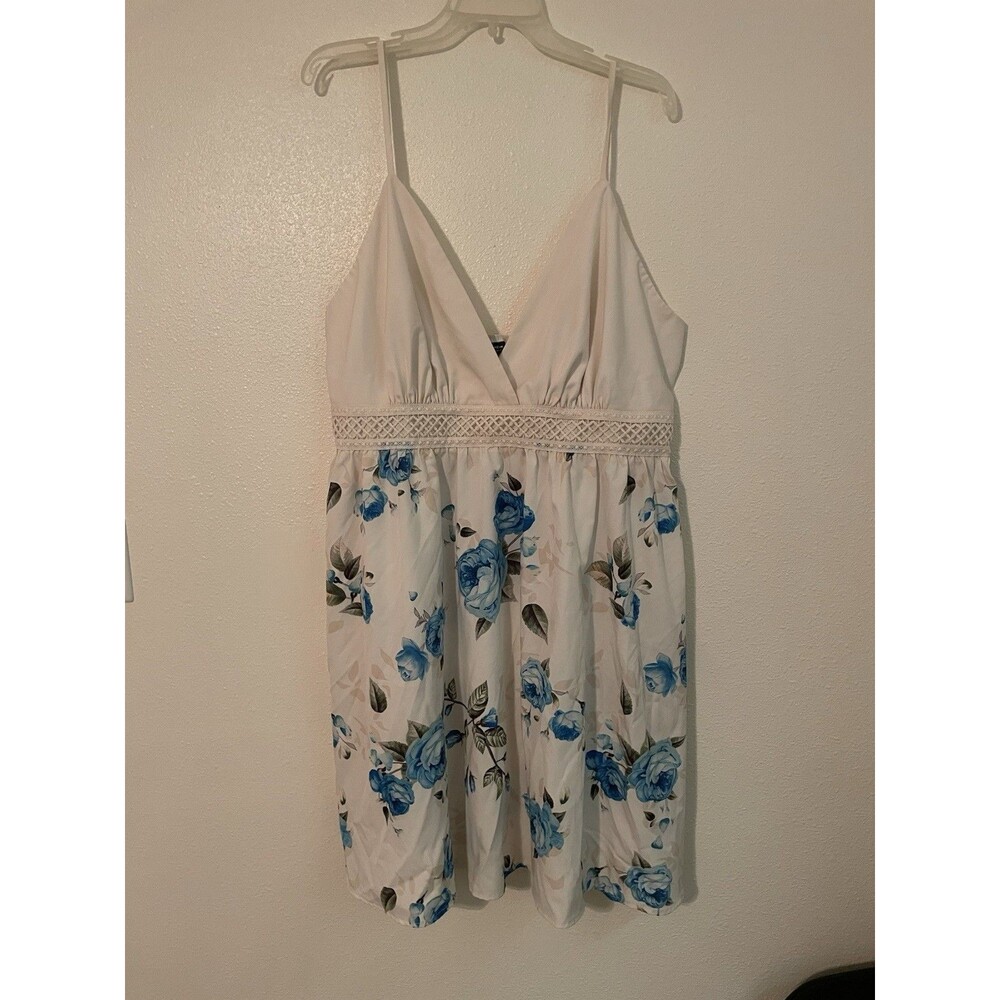 Shein Curve Women's Plus Sz 3XL White Flowered Spaghetti Strap V-Neck Dress